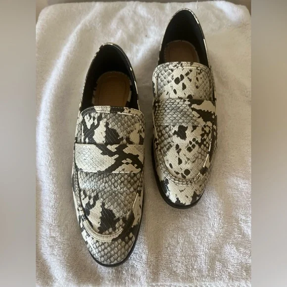 Zara | Shoes | Zara Animal Print Loafersonly Wore Once In  display picture 1